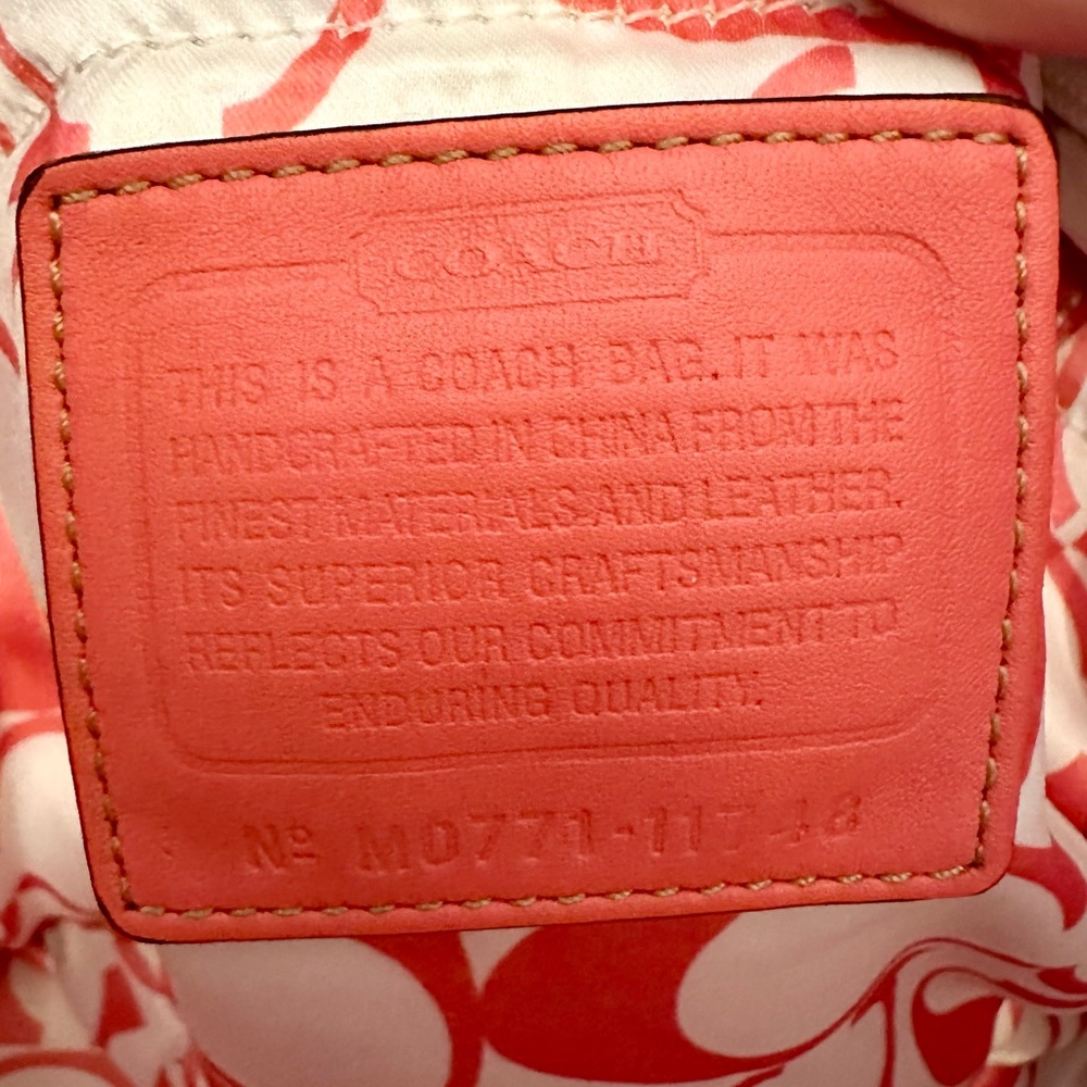 BEAUTIFUL COACH Hampton Tote - Picture 8 of 12